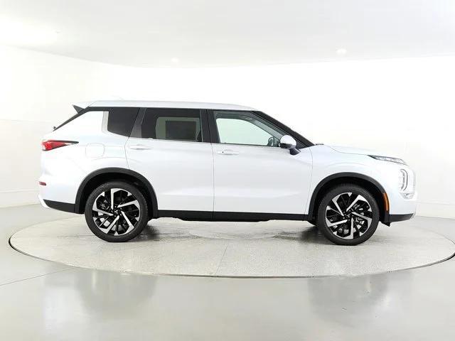 new 2024 Mitsubishi Outlander car, priced at $34,092