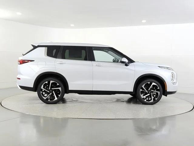 new 2024 Mitsubishi Outlander car, priced at $34,332