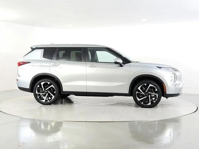 new 2024 Mitsubishi Outlander car, priced at $33,237