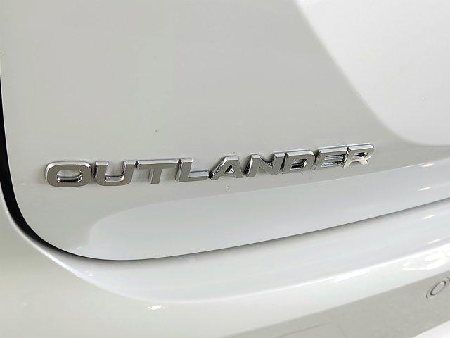 new 2024 Mitsubishi Outlander car, priced at $32,278