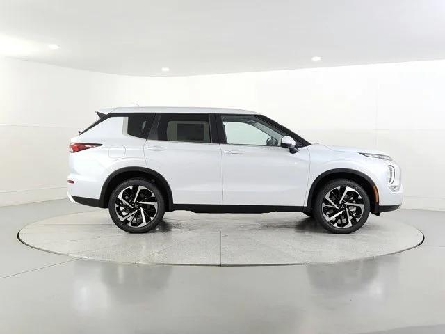 new 2024 Mitsubishi Outlander car, priced at $32,278