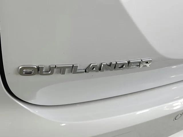 new 2024 Mitsubishi Outlander car, priced at $32,278