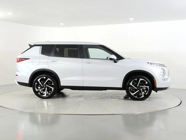 new 2024 Mitsubishi Outlander car, priced at $32,100