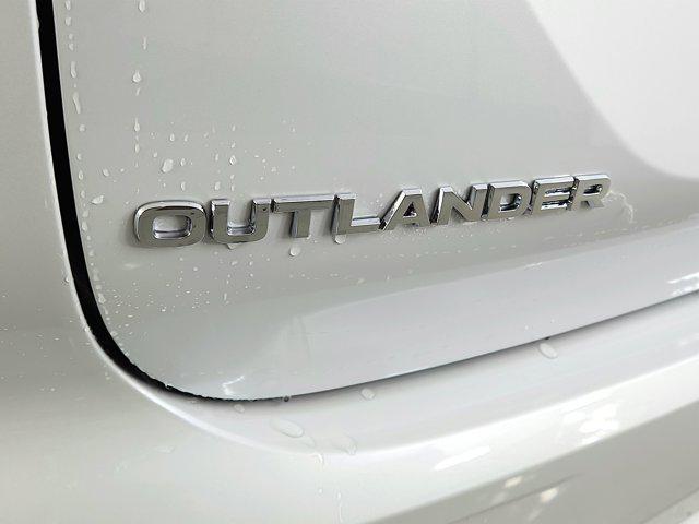 new 2024 Mitsubishi Outlander car, priced at $34,092