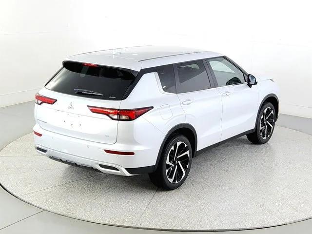 new 2024 Mitsubishi Outlander car, priced at $32,283