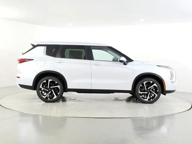 new 2024 Mitsubishi Outlander car, priced at $32,283