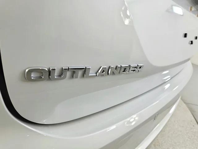 new 2024 Mitsubishi Outlander car, priced at $32,283