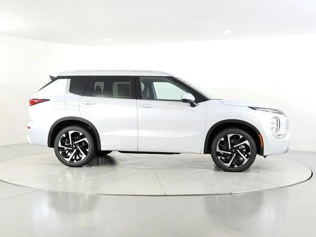 new 2024 Mitsubishi Outlander car, priced at $35,414