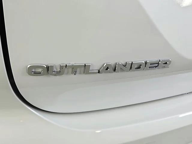 new 2024 Mitsubishi Outlander car, priced at $33,958