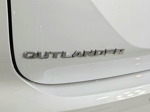 new 2024 Mitsubishi Outlander car, priced at $34,092