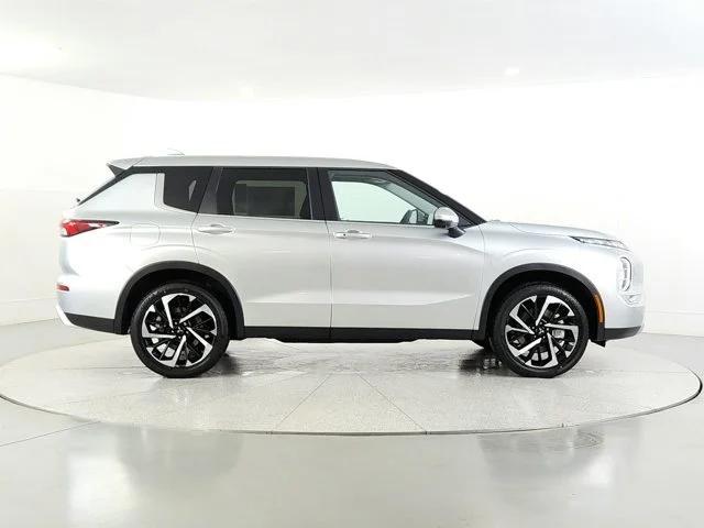 new 2024 Mitsubishi Outlander car, priced at $32,160