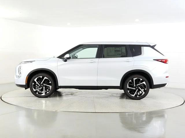 new 2024 Mitsubishi Outlander car, priced at $32,222