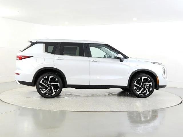 new 2024 Mitsubishi Outlander car, priced at $32,222