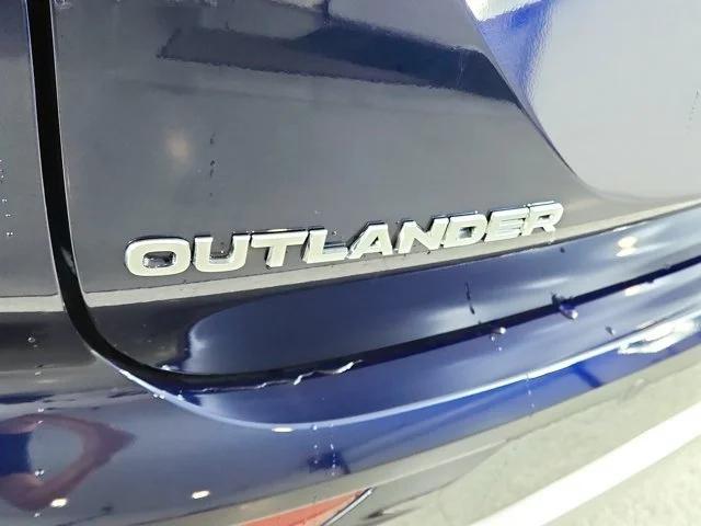 new 2024 Mitsubishi Outlander car, priced at $33,516