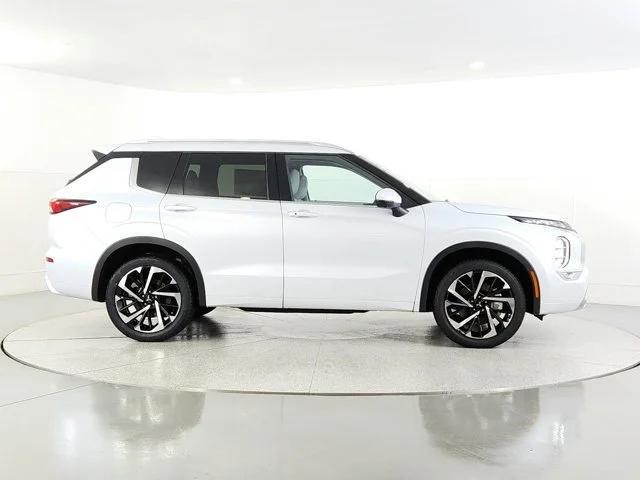 new 2024 Mitsubishi Outlander car, priced at $35,095