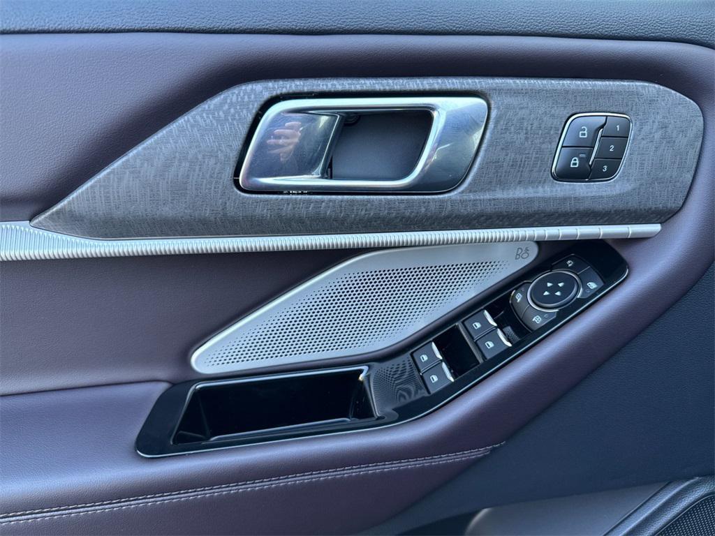 new 2025 Ford Explorer car, priced at $55,450