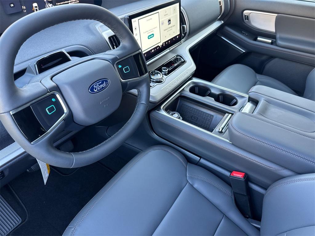 new 2025 Ford Expedition car, priced at $71,860