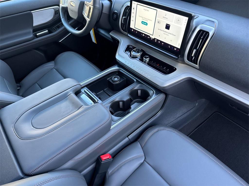 new 2025 Ford Expedition car, priced at $71,860