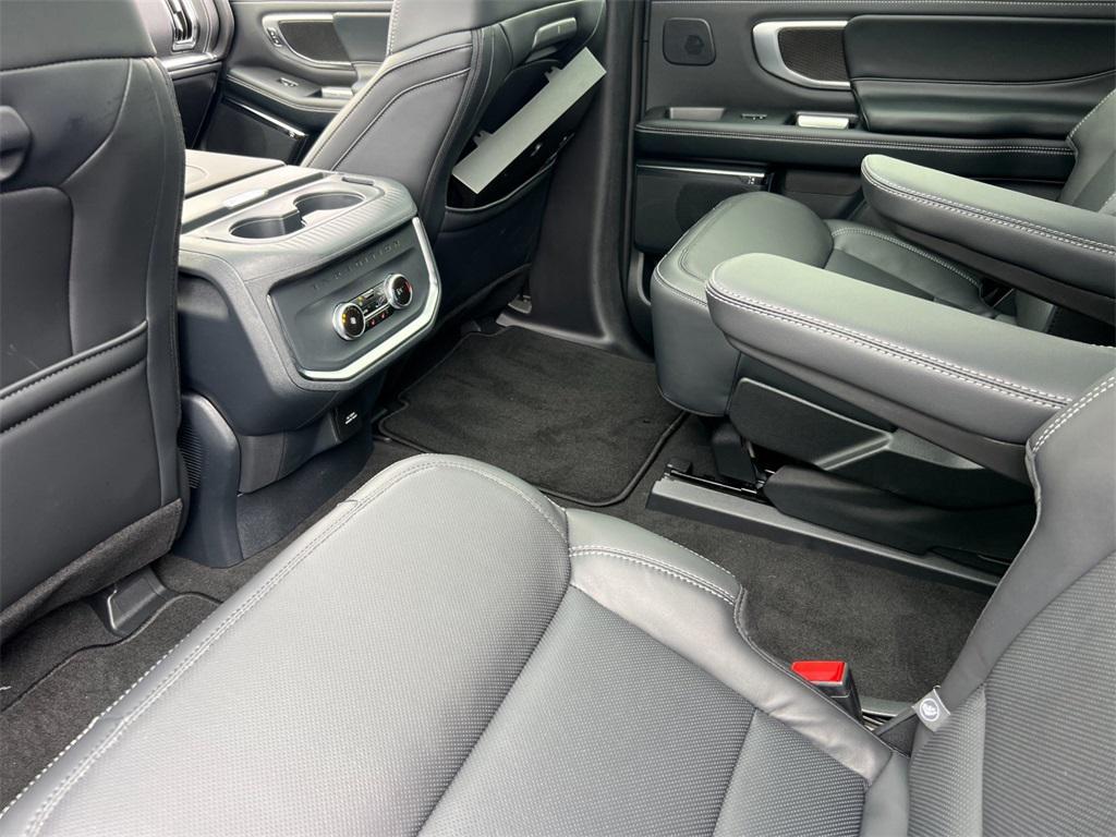new 2025 Ford Expedition car, priced at $84,615