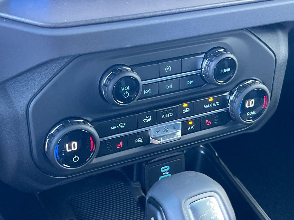 new 2025 Ford Bronco car, priced at $41,951