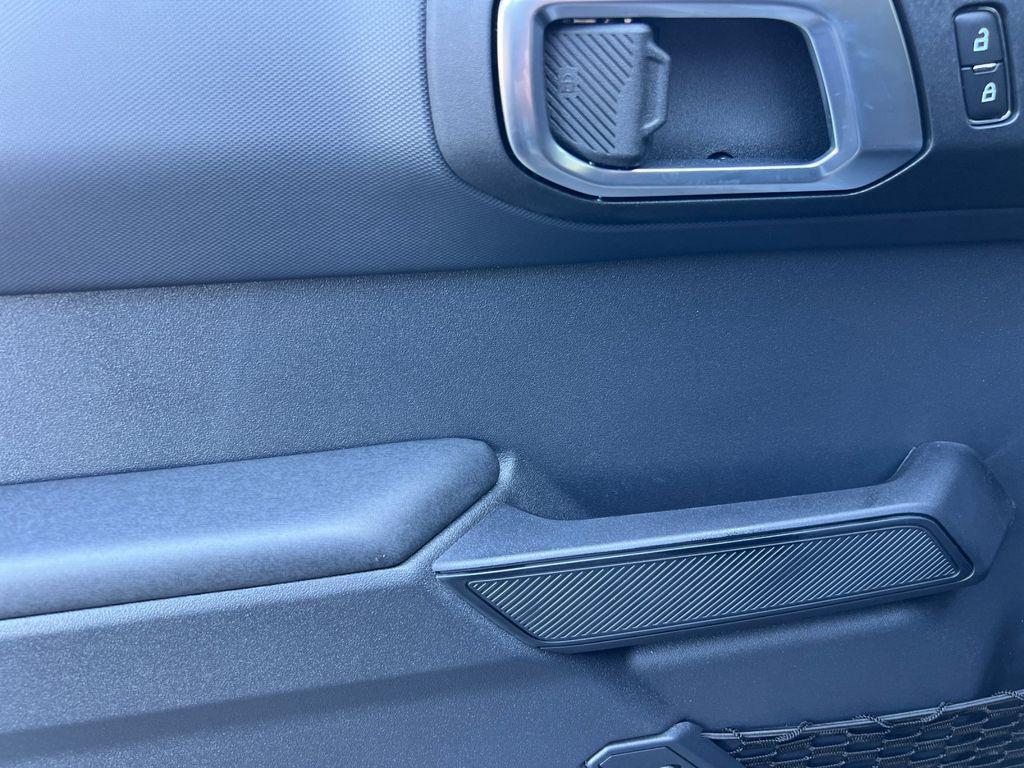 new 2025 Ford Bronco car, priced at $41,951