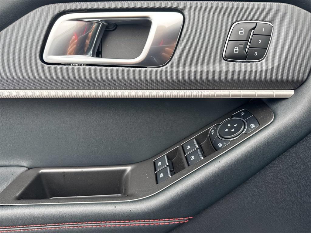 new 2025 Ford Explorer car, priced at $52,105