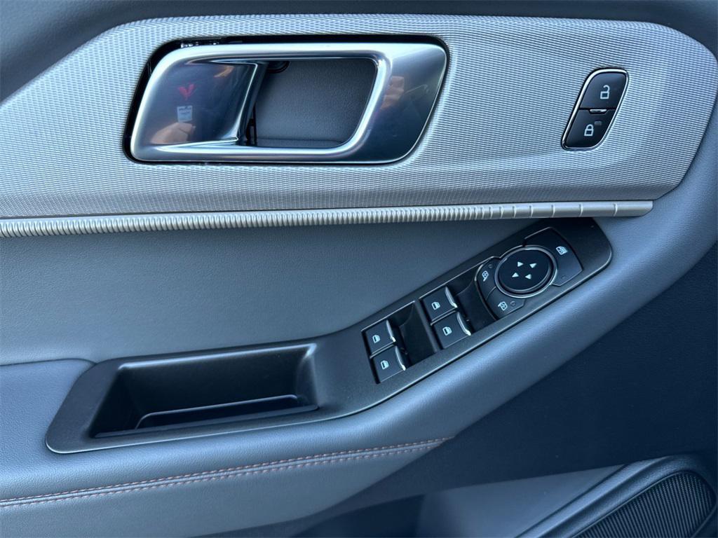 new 2025 Ford Explorer car, priced at $42,775