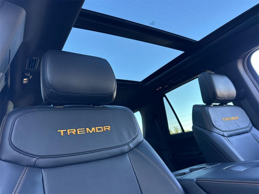 new 2025 Ford Expedition car, priced at $84,075