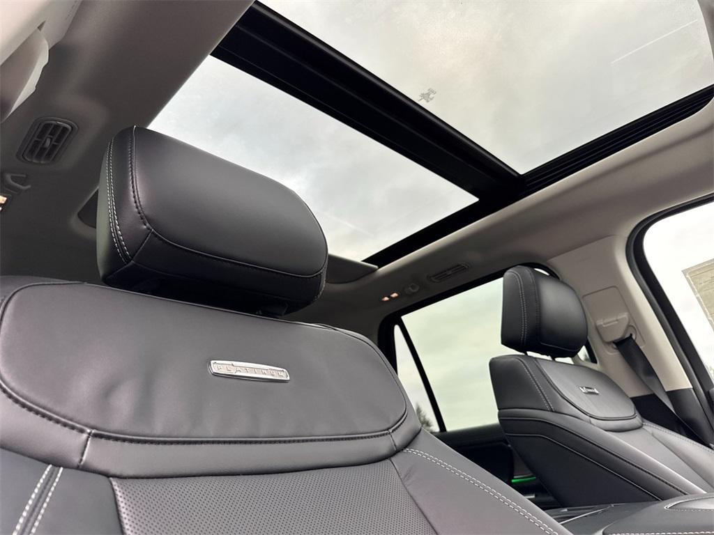 new 2025 Ford Expedition car, priced at $78,070