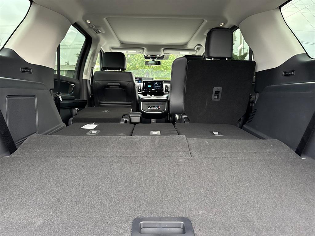 new 2025 Ford Expedition car, priced at $78,070