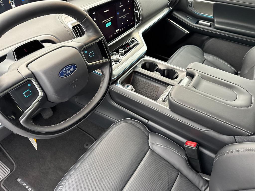 new 2025 Ford Expedition car, priced at $78,070