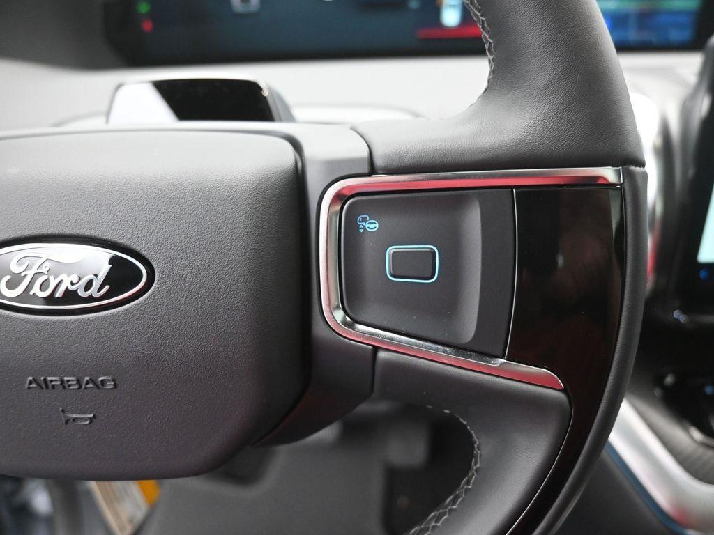 new 2025 Ford Expedition car, priced at $79,897