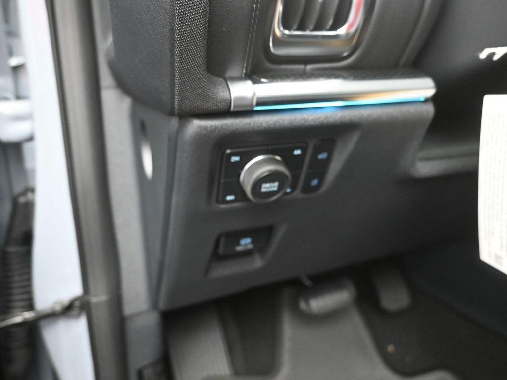 new 2025 Ford Expedition car, priced at $79,897