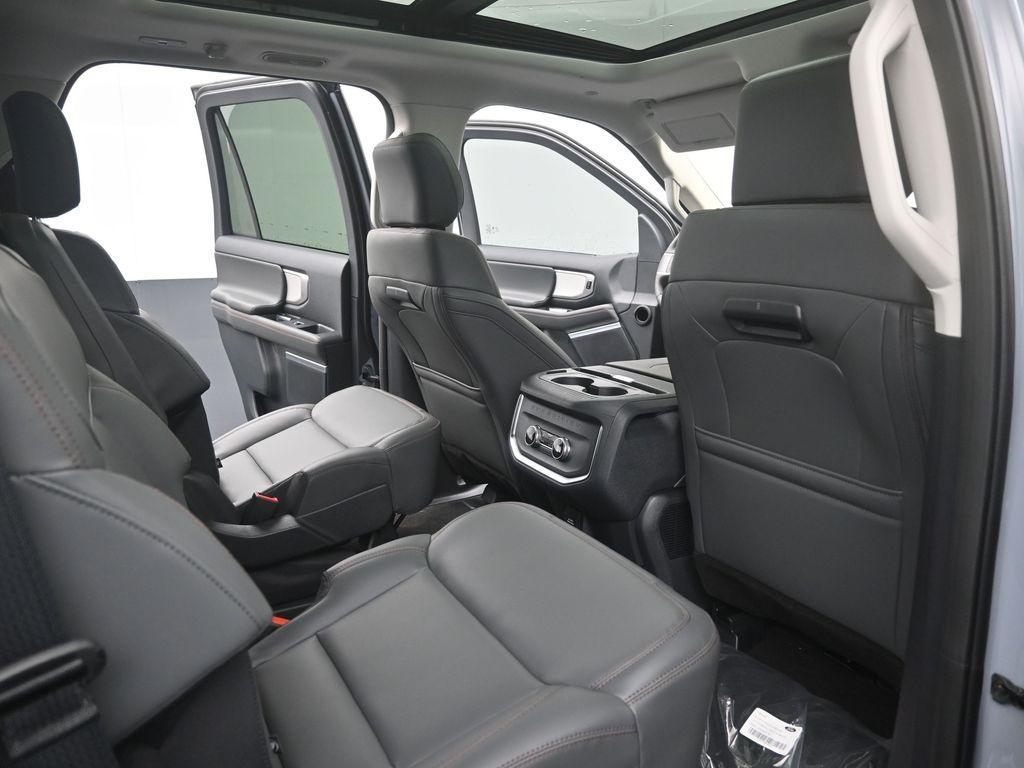 new 2025 Ford Expedition car, priced at $64,078