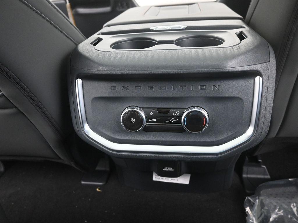 new 2025 Ford Expedition car, priced at $64,078