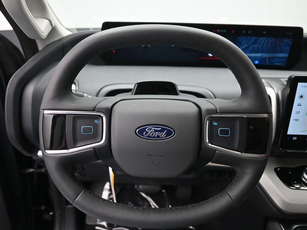 new 2025 Ford Expedition car, priced at $64,991