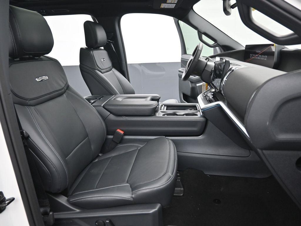 new 2025 Ford Expedition car, priced at $75,915