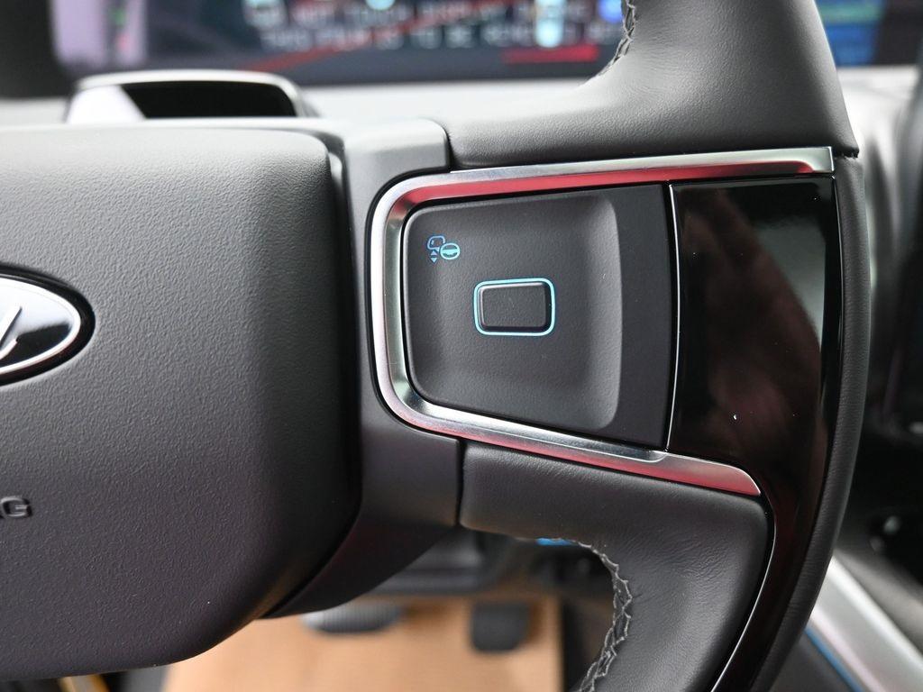 new 2025 Ford Expedition car, priced at $75,915