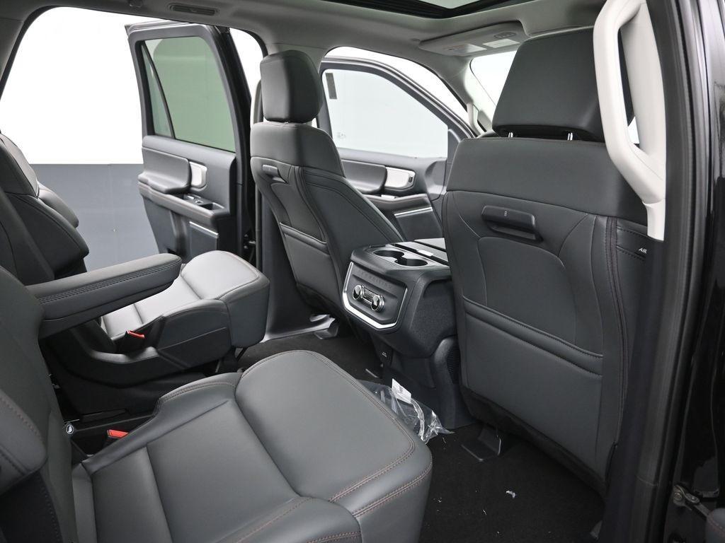 new 2025 Ford Expedition car, priced at $65,326