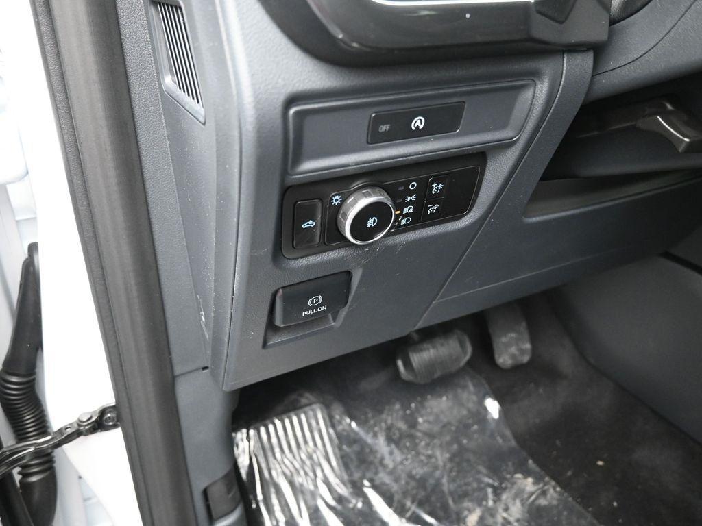 new 2025 Ford F-150 car, priced at $42,290