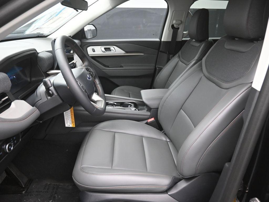 new 2025 Ford Explorer car, priced at $40,245
