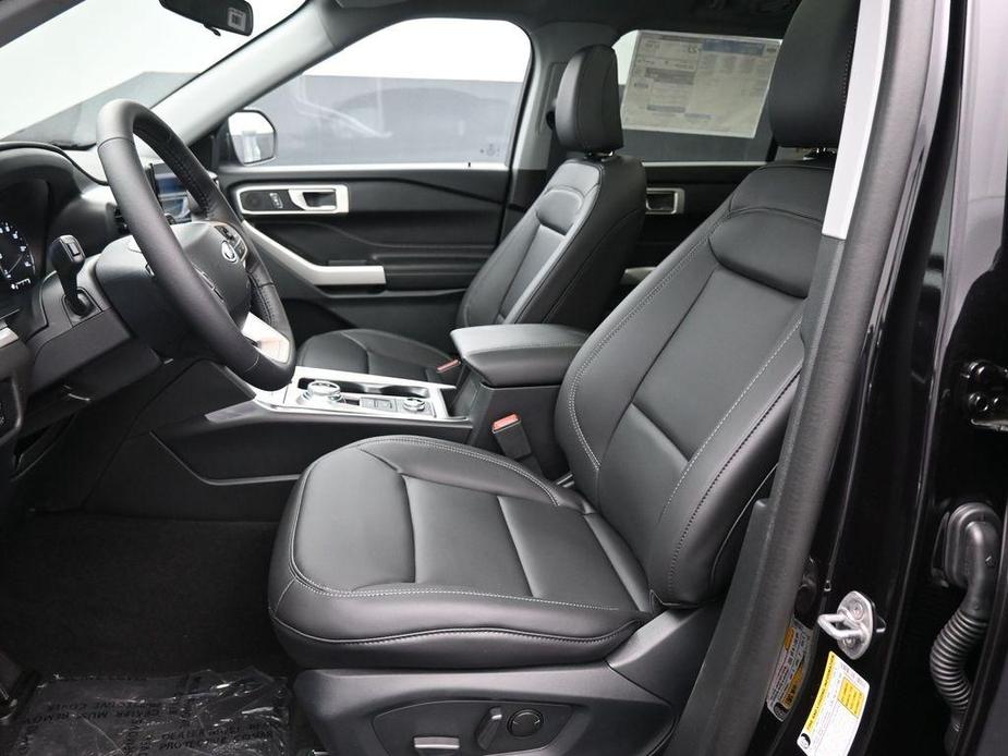 new 2024 Ford Explorer car, priced at $42,379