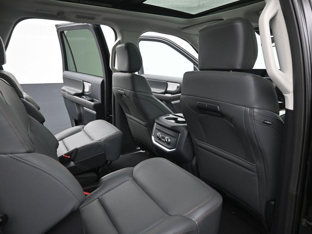 new 2025 Ford Expedition car, priced at $66,076