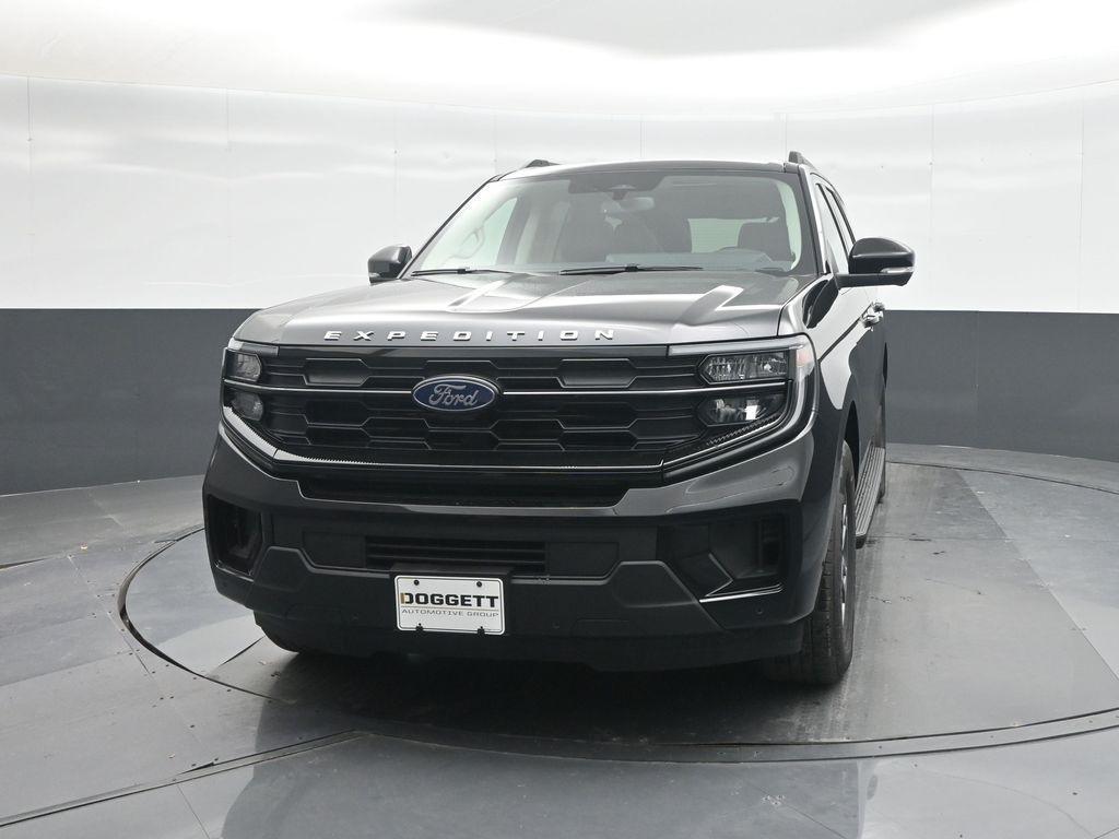 new 2025 Ford Expedition car, priced at $66,076