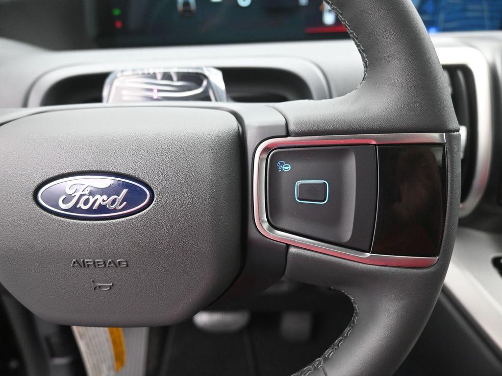 new 2025 Ford Expedition car, priced at $66,076