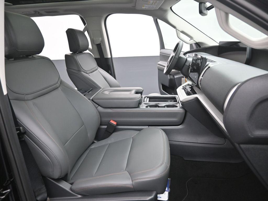 new 2025 Ford Expedition car, priced at $66,076