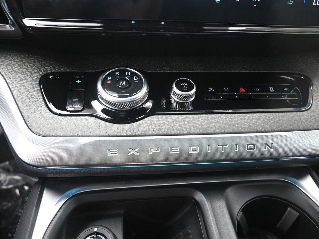 new 2025 Ford Expedition car, priced at $79,838
