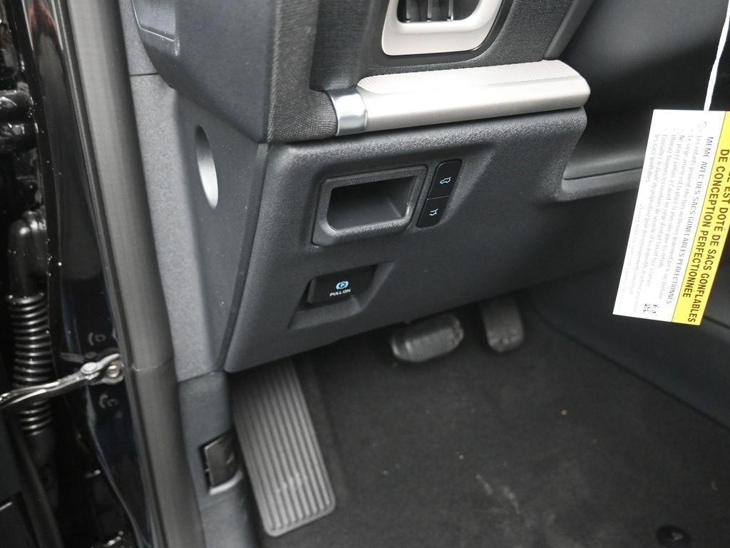 new 2025 Ford Expedition car, priced at $65,326