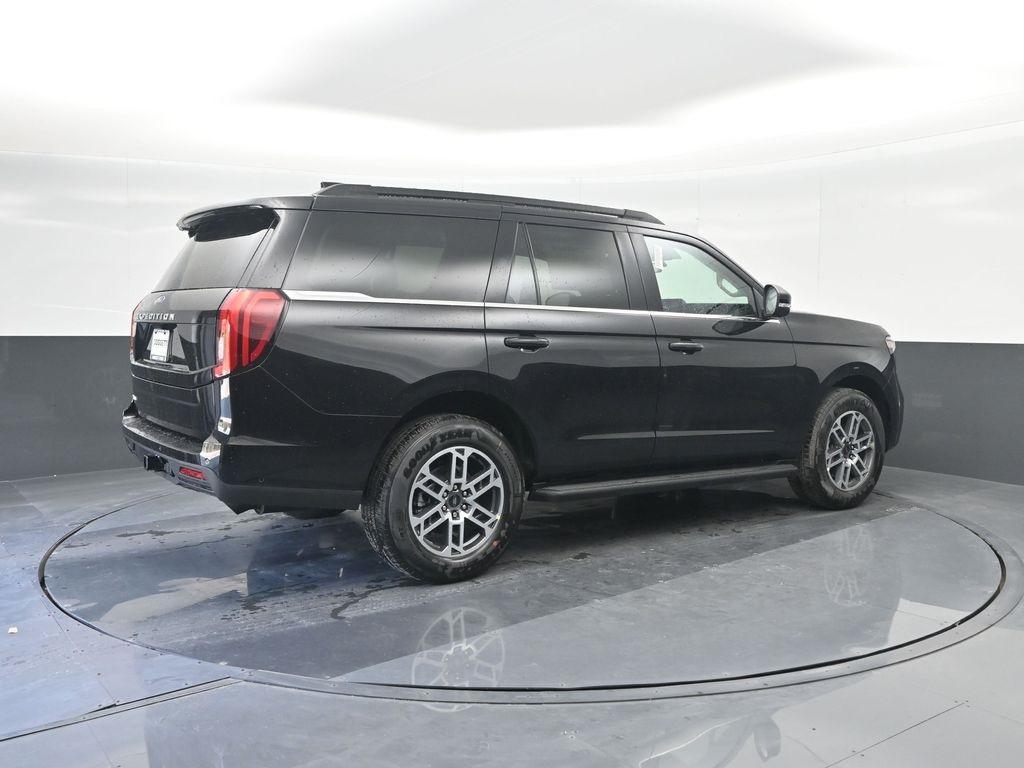 new 2025 Ford Expedition car, priced at $65,326