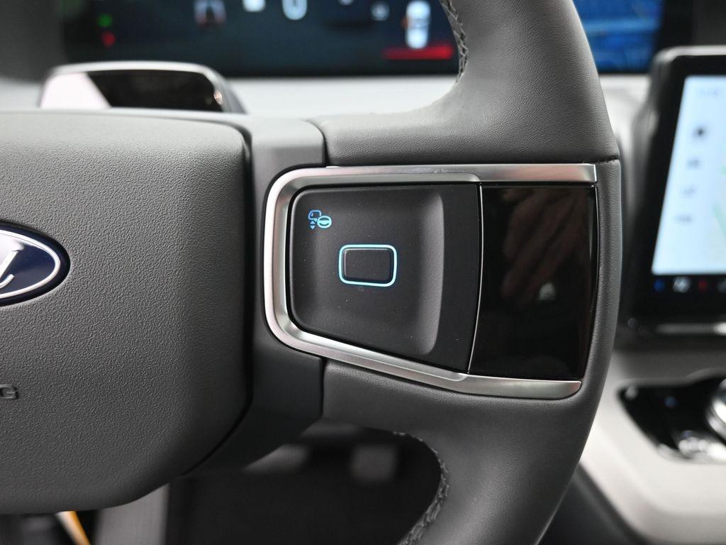 new 2025 Ford Expedition car, priced at $65,326